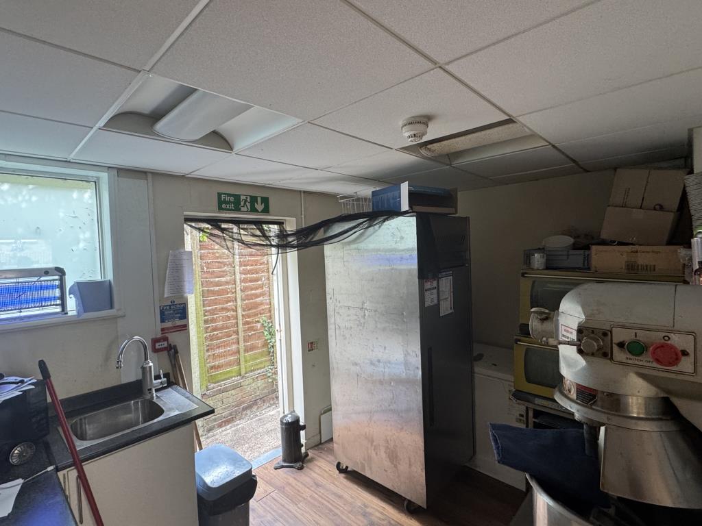Lot: 106 - FREEHOLD TOWN CENTRE COMMERCIAL PREMISES - Store room